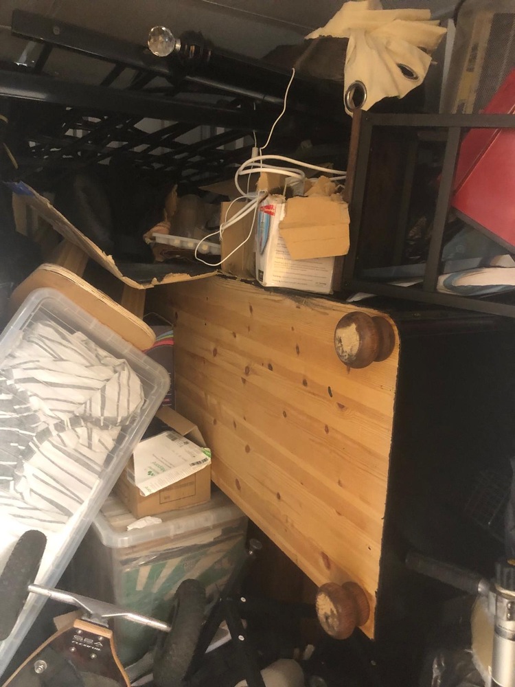Hayes storage facility unit auction IB-1008 16