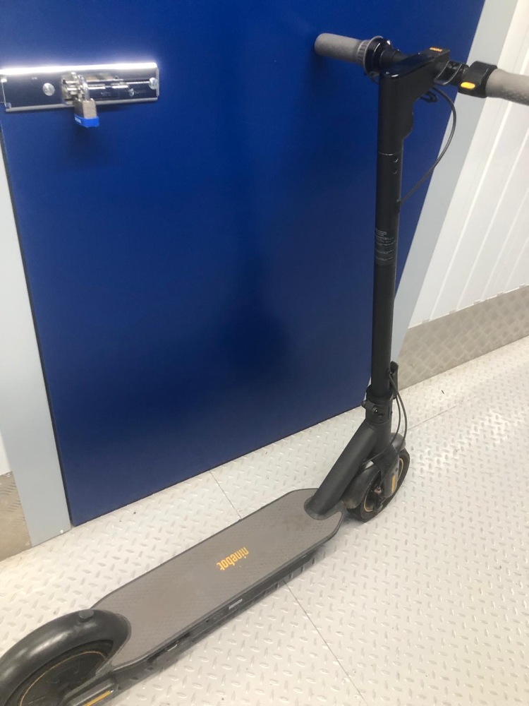 Bow Self storage unit auction IB-9637 13