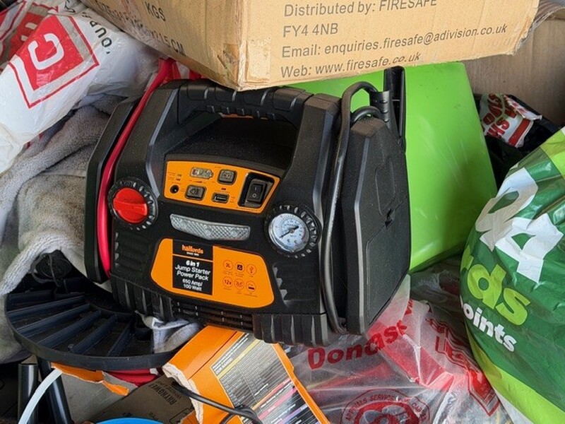 Poole  storage facility unit auction IB-5936 16