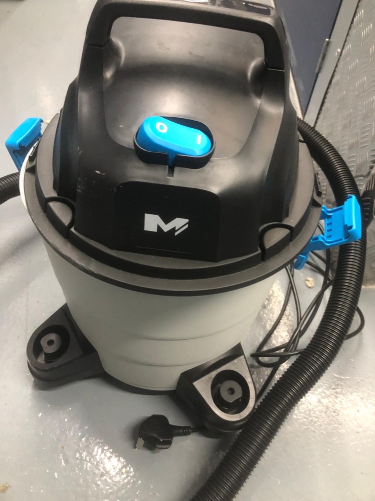 Wimbledon Storage auction IB-7981 10