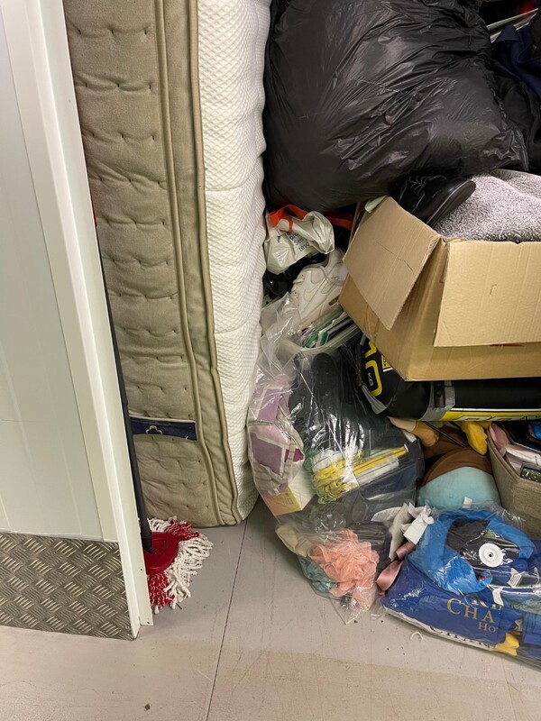 iBidOnStorage.co.uk StorageMart Auction 16608264141349