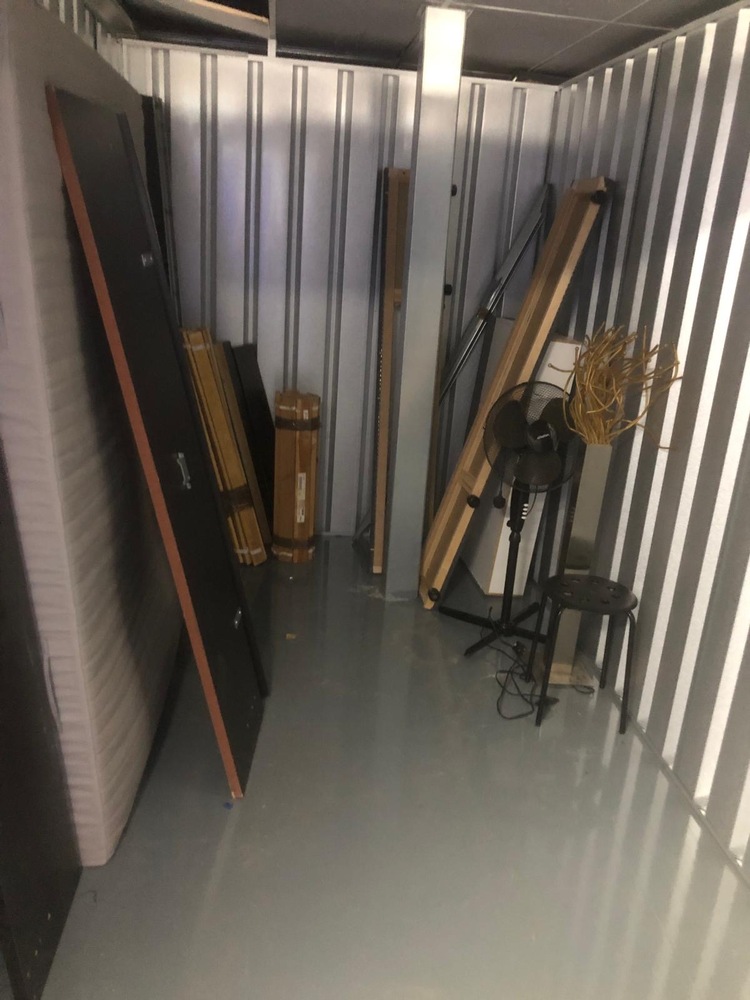 Morden Storage auction IB-3382