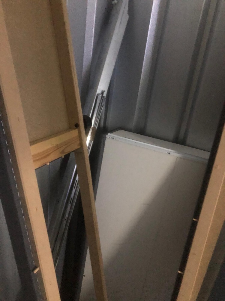 Morden Self storage unit auction IB-3382