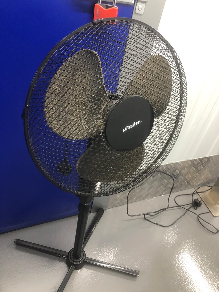 Morden storage facility unit auction IB-3382