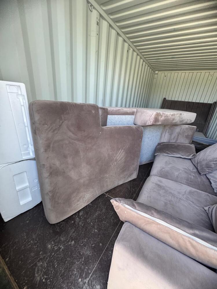 Farnham Storage Unit auction IB-5702