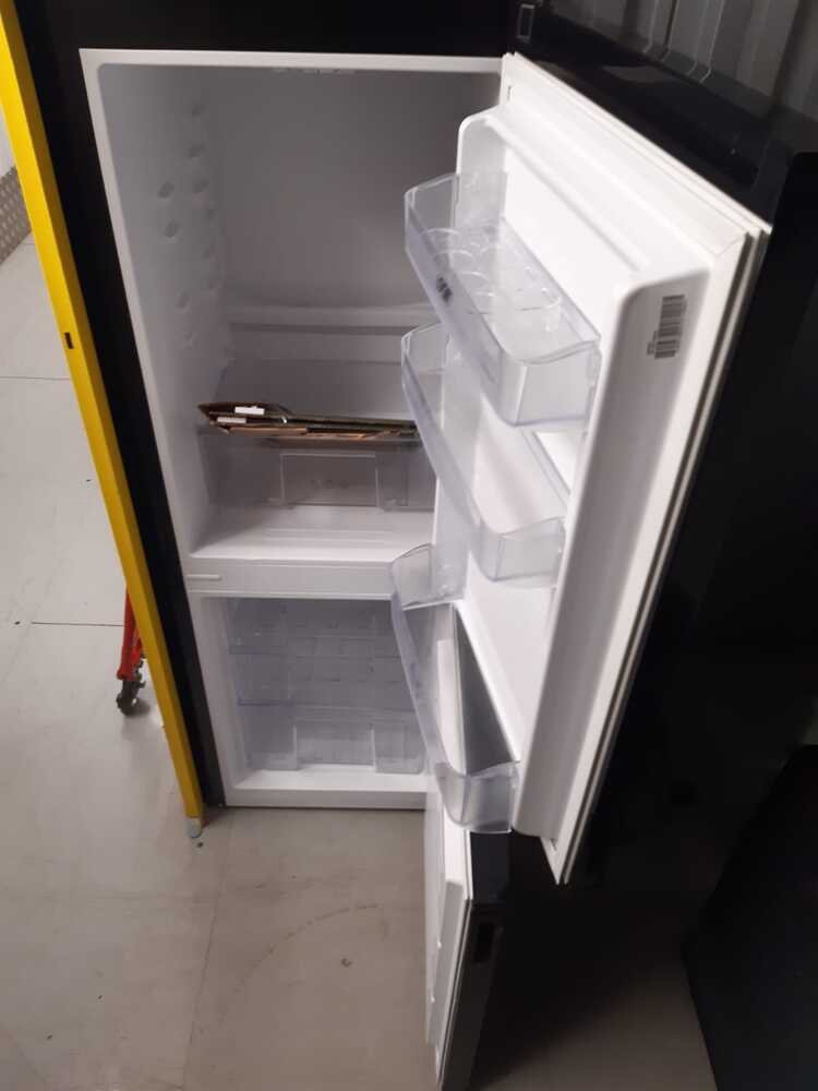 WAKEFIELD Storage Unit auction IB-1486