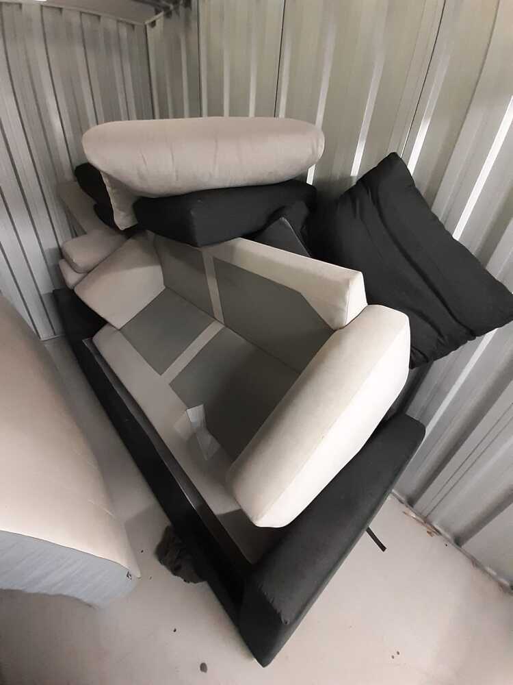 WAKEFIELD Self storage unit auction IB-1486