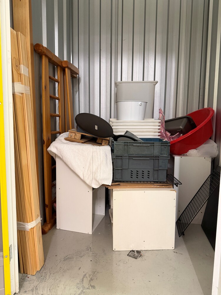Cricklewood Self storage unit auction IB-7219