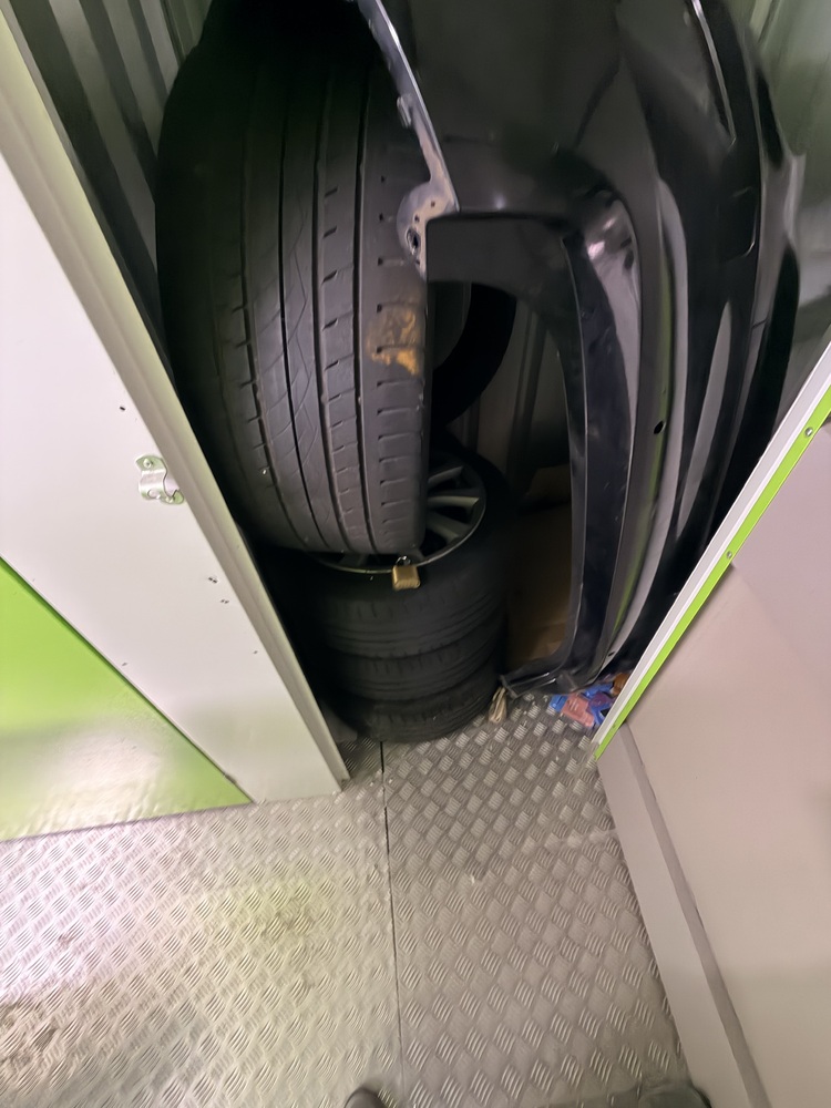 StorageMart Brighton (Crowhurst Rd) Storage auction IB-7209