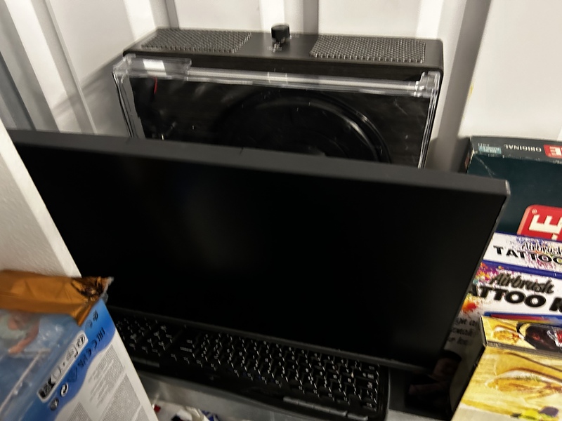 Southampton Storage Unit auction IB-7785