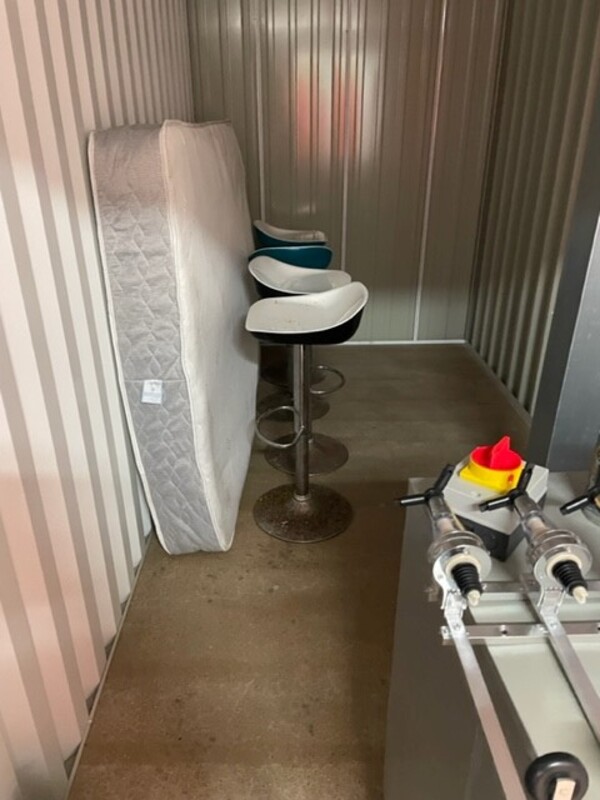 iBidOnStorage.co.uk The Storage Team Auction 16609241979068