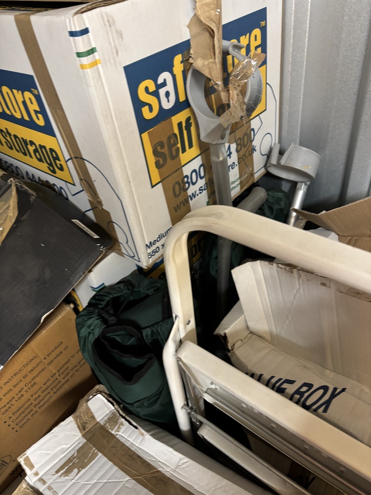 Chingford storage facility unit auction IB-9485 26