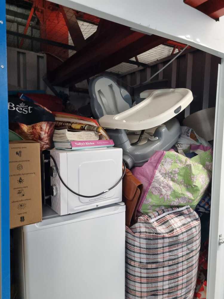 Milton Keynes Storage Unit auction IB-8750