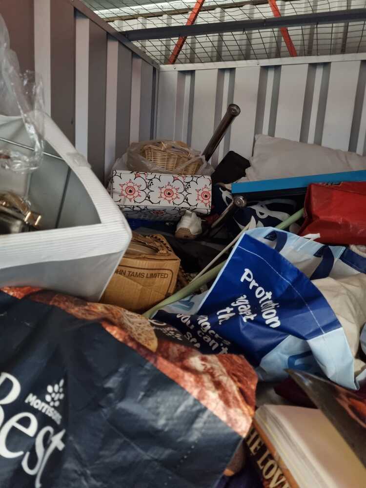 Milton Keynes Self storage unit auction IB-8750