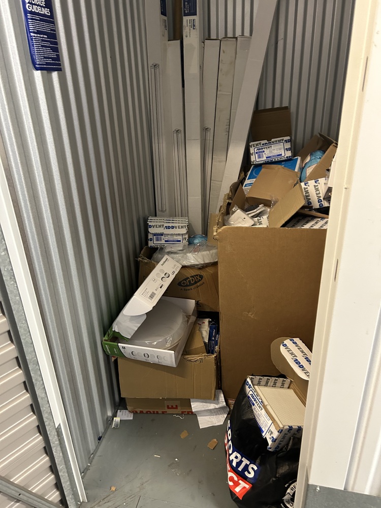 Romford Self storage unit auction IB-4955