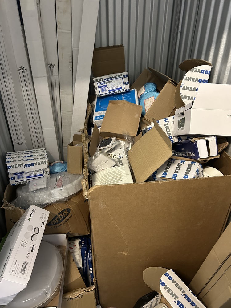 Romford Self storage auction IB-4955