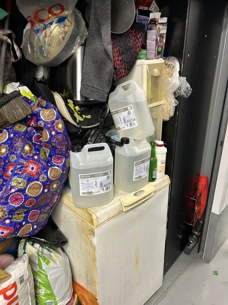 Romford storage facility unit auction IB-2534