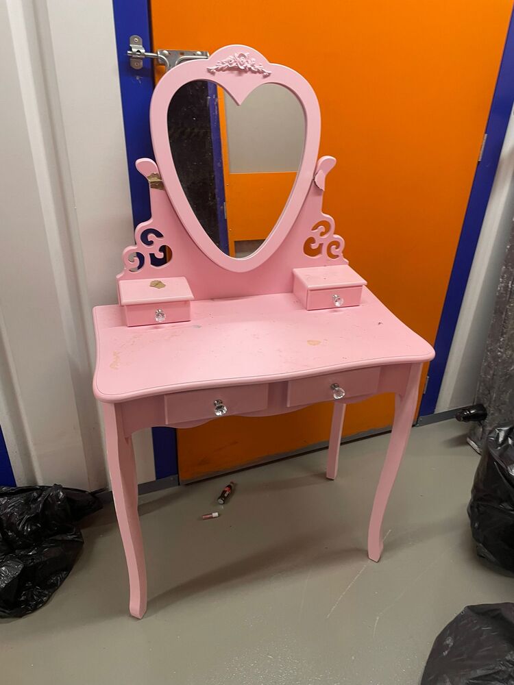 Oldham Storage Unit auction IB-9557