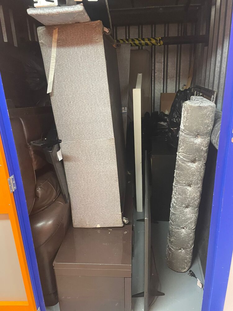 Oldham storage facility unit auction IB-9557 16