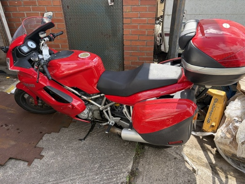 Manchester storage facility unit auction IB-6266