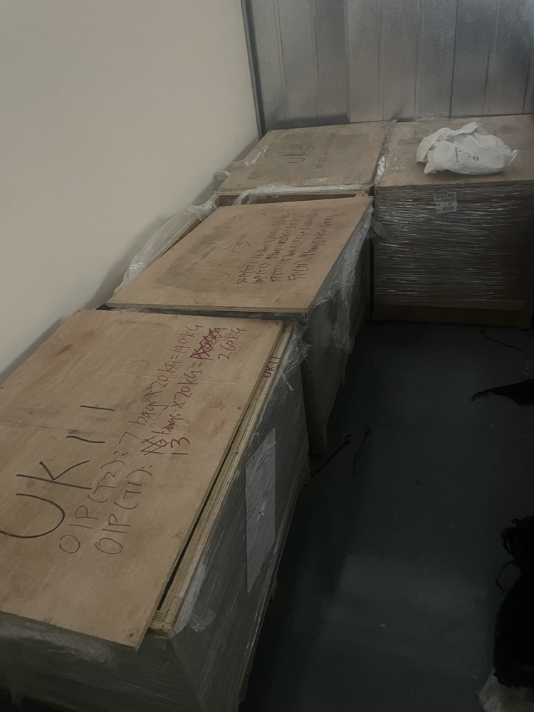 Battersea Park storage facility unit auction IB-4946