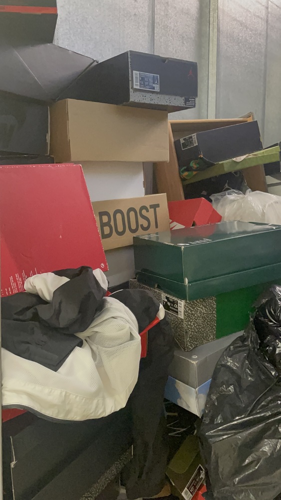 Clapham Park storage facility unit auction IB-5125 16