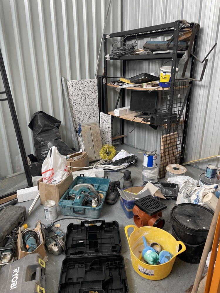 Brentford Self storage unit auction IB-7821