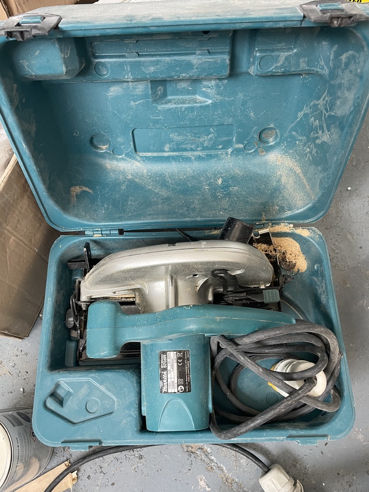 Brentford Storage Unit auction IB-7821 12