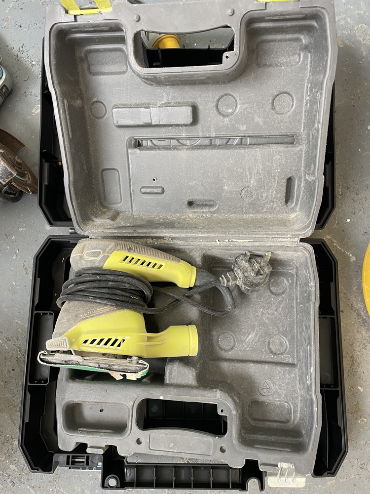 Brentford storage facility unit auction IB-7821 16
