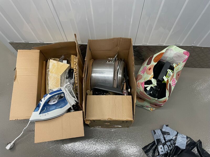 Sheffield Self storage unit auction IB-1707