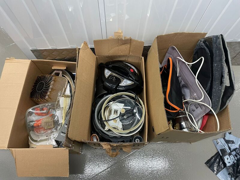 Sheffield Storage Unit auction IB-1707 12