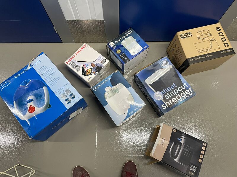 Sheffield storage facility unit auction IB-7981 16