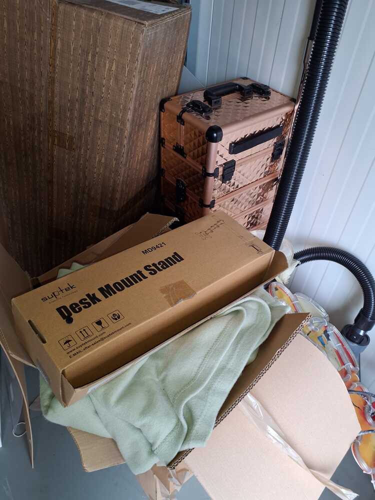 Swindon Self storage unit auction IB-8400