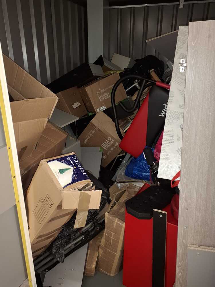 Sheffield Storage Unit auction IB-8870