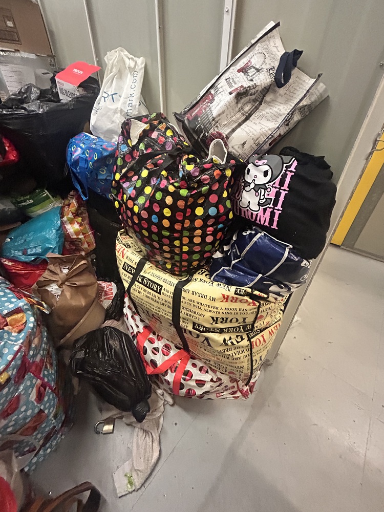 Isleworth Self storage unit auction IB-4608