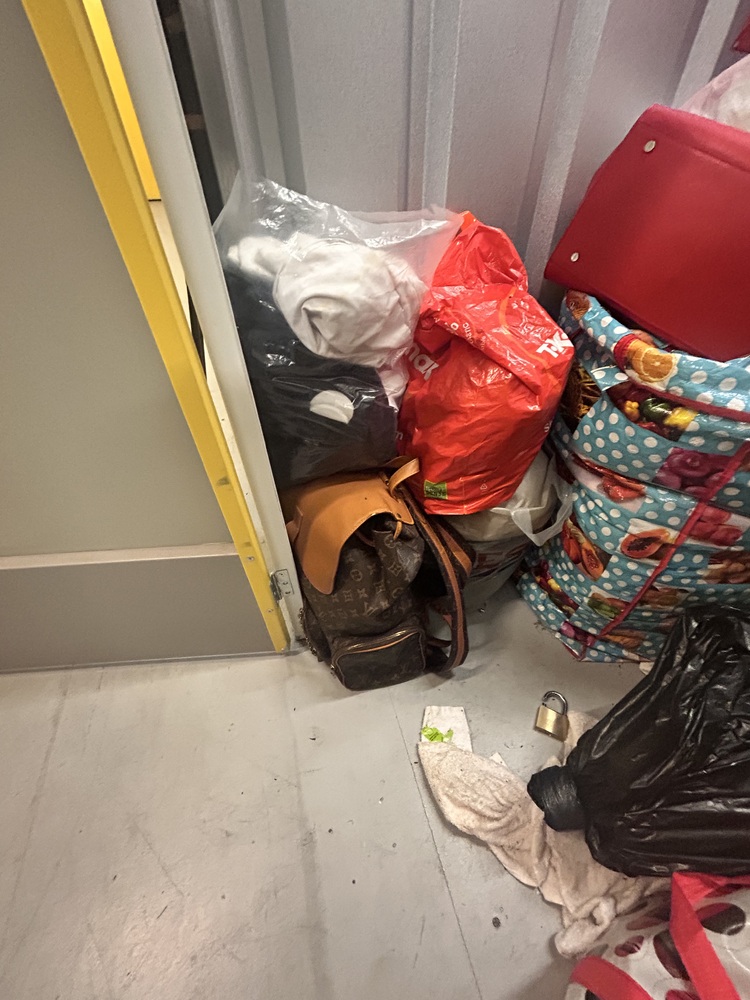 Isleworth Self storage auction IB-4608