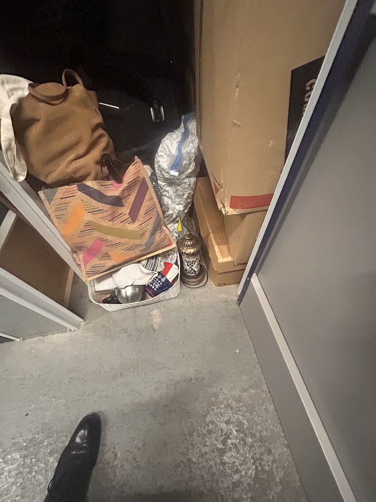 Hornsey Self storage unit auction IB-3806