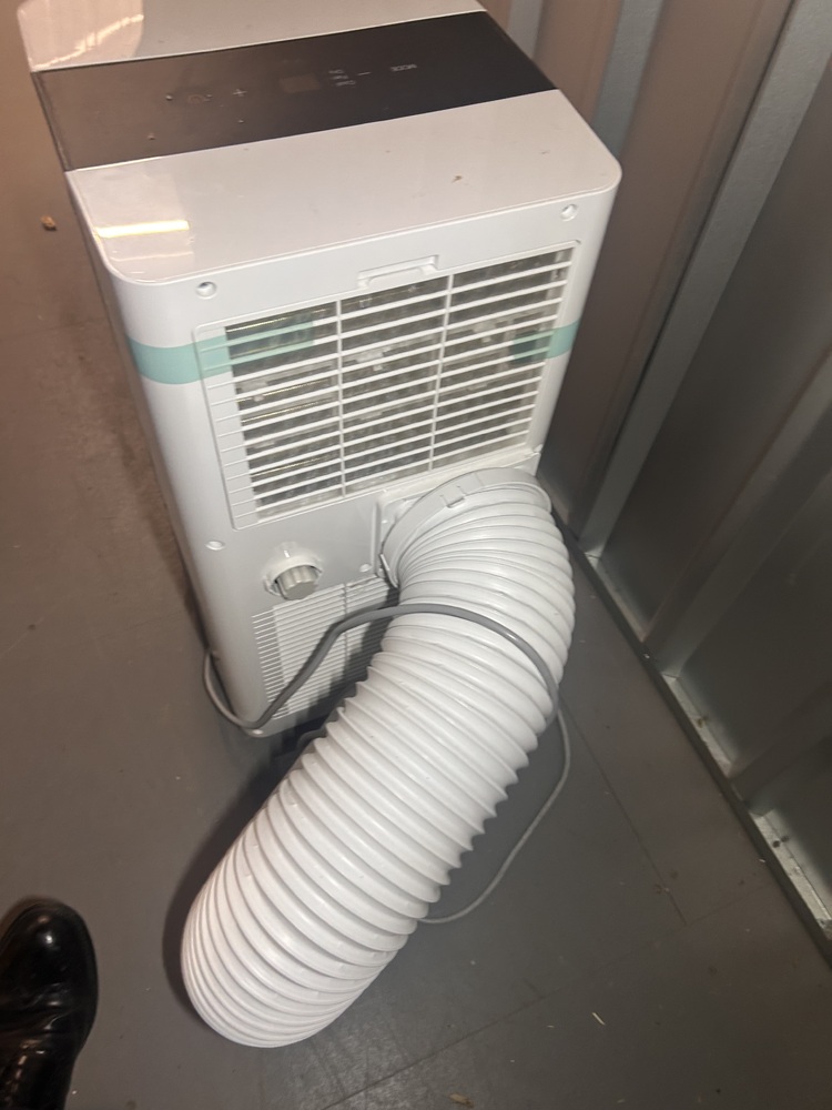 Hornsey Self storage unit auction IB-6024