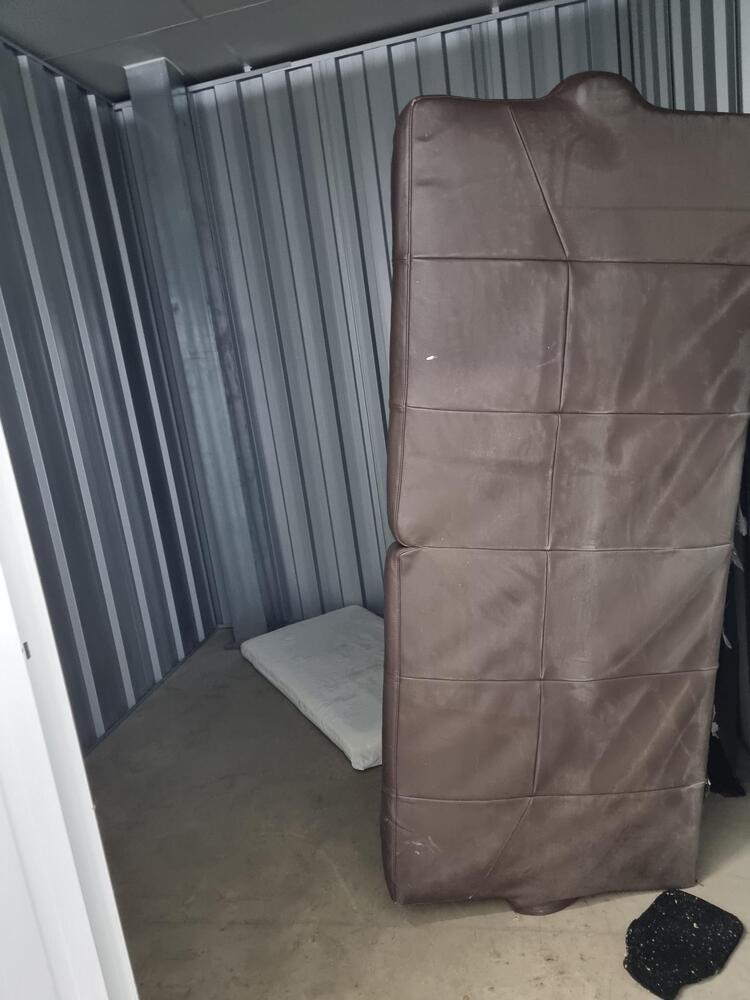 Magenta Storage Banbury Storage Unit auction IB-4196