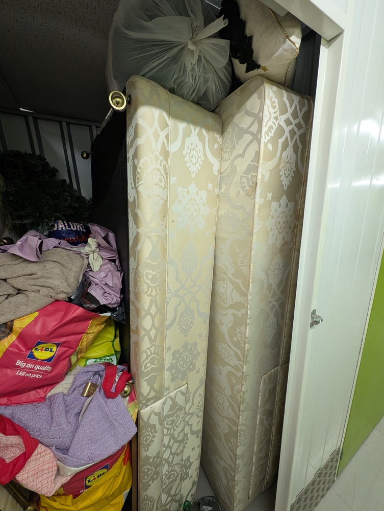StorageMart Newhaven Storage Unit auction IB-4404
