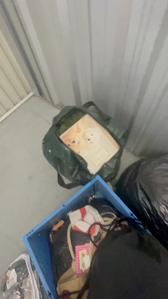 Reading storage facility unit auction IB-5602 36