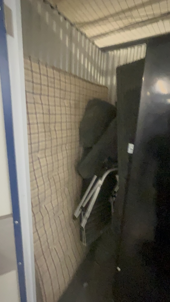 Reading Self storage unit auction IB-2972