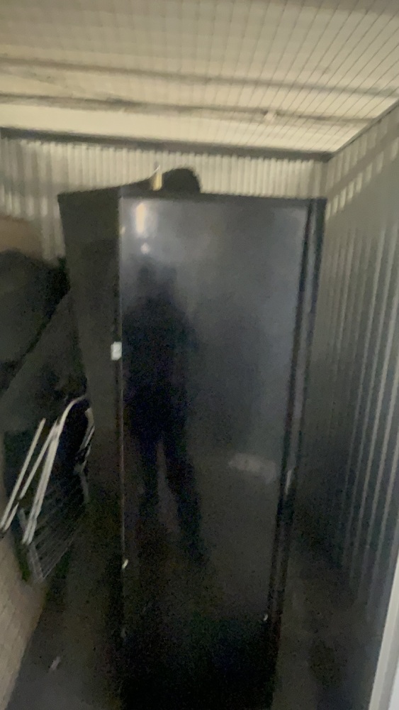 Reading storage facility unit auction IB-2972