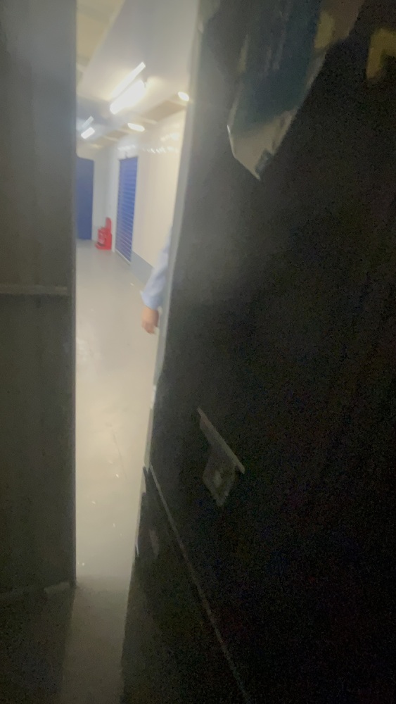Reading Storage Unit auction IB-2972 12