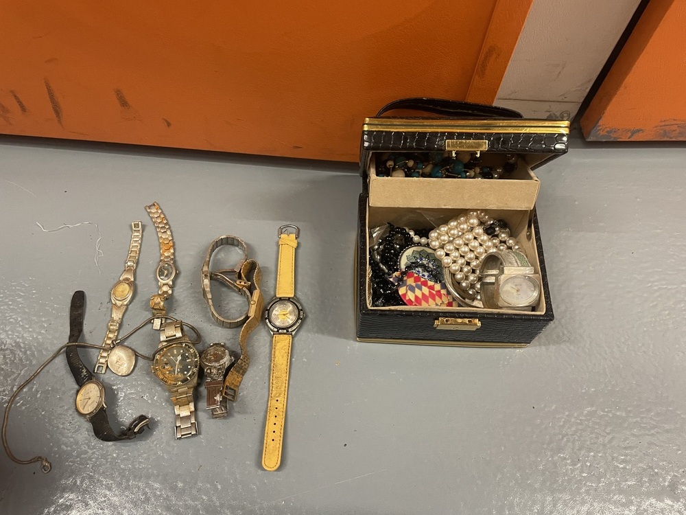 Stanmore Storage Unit auction IB-3964