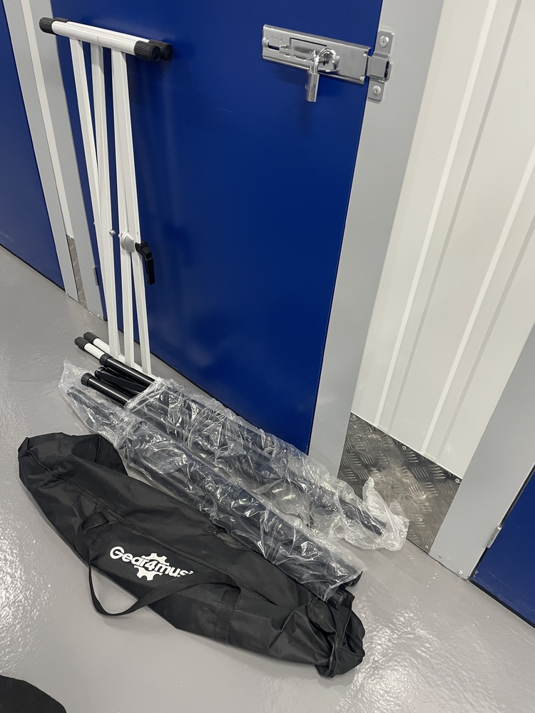 Edgware Self storage auction IB-5973