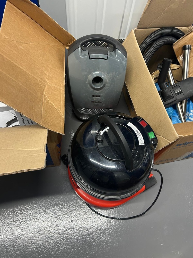 Edgware Storage Unit auction IB-2798