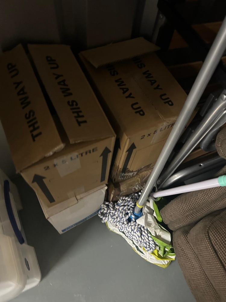 Edgware Storage Unit auction IB-2798 22