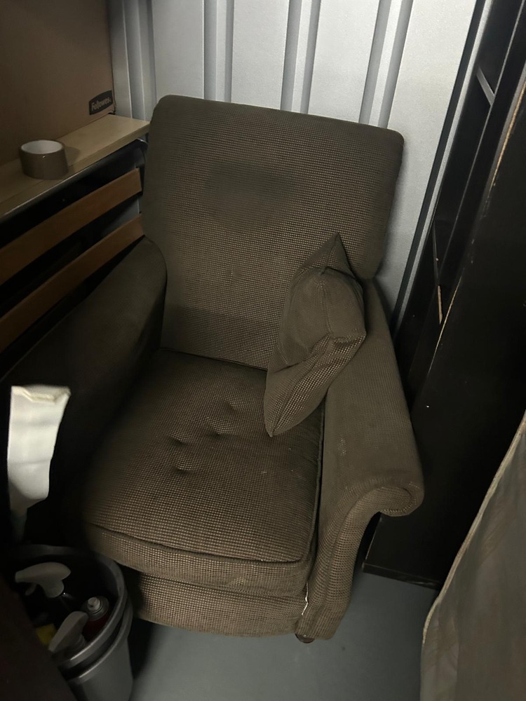 Edgware Self storage unit auction IB-2798 33