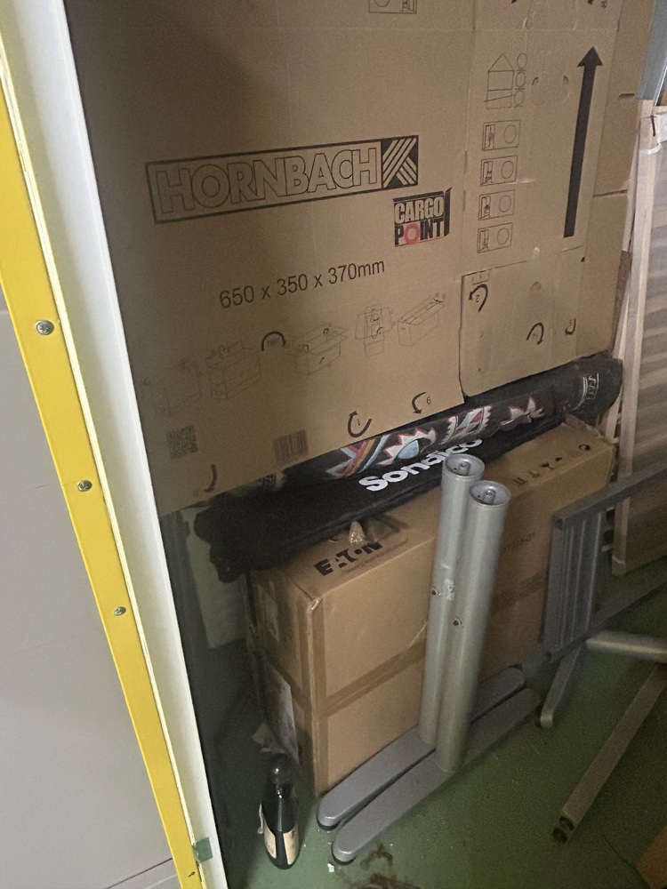 StorageMart Walton-on-Thames  Storage Facility auction IB-7228